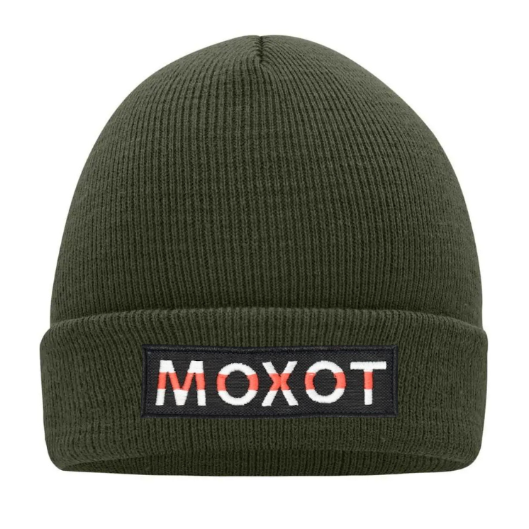 "Berretto Beanie Verde Olive con Red Line – Stile Unico e Comfort Invernale"