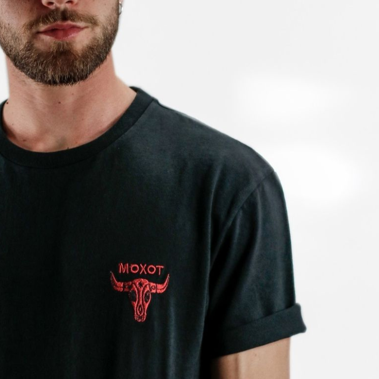MOXOT MASSIVE BLACK: Stile Unico e Performance Estrema per il Tuo Look